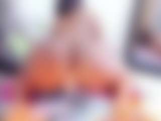 Live cam show with Laura Saenz - Wet on sexytreat.net