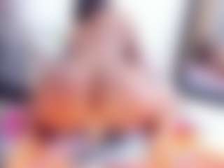 Live cam show with Laura Saenz - Fingers on SquirtSoMuch