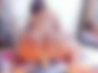 Live cam show with Laura Saenz - HD Curvy on eurowanks.com