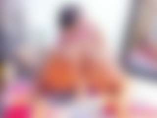 Live cam show with Laura Saenz - Twerk on Camsoda
