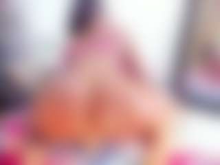 Live cam show with Laura Saenz - Oil on Camsoda