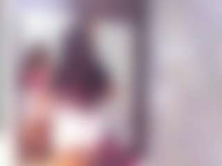 Live cam show with Laura Saenz - Oil on Camsoda