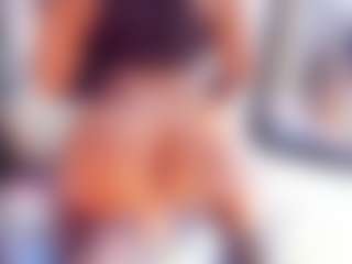 Live cam show with Laura Saenz - Tease Black on https://playwithruby.com