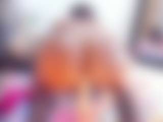 Live cam show with Laura Saenz - Ebony Squirt on Fling VIP Chat