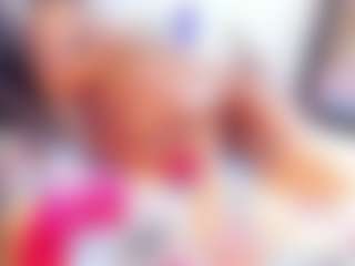 Live cam show with Laura Saenz - Shaved on livesuperchat.net