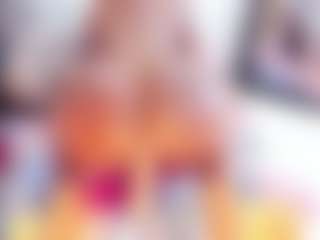 Live cam show with Laura Saenz - BBW on AdultVida.com