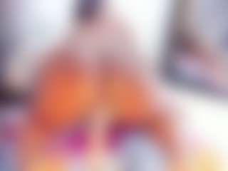 Live cam show with Laura Saenz - Shaved on AdultVida.com