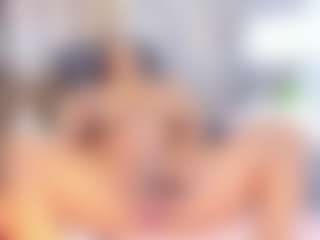 Live cam show with Laura Saenz - Black Squirt on Dolls Live