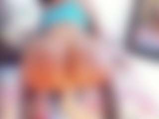 Live cam show with Laura Saenz - Big Tits on Camsoda