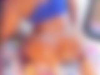 Live cam show with Laura Saenz - Oil on Camsoda