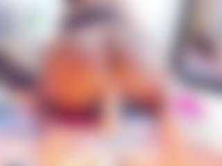 Live cam show with Laura Saenz - Erotic Dance on madthumbs