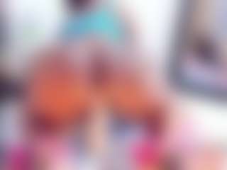 Live cam show with Laura Saenz - BBW Ebony on Milfs Live