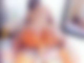 Live cam show with Laura Saenz - Shaved Pussy on Camiplay Live