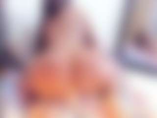 Live cam show with Laura Saenz - Ass Bouncing on StripNow