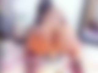 Live cam show with Laura Saenz - Oil on Camming Site