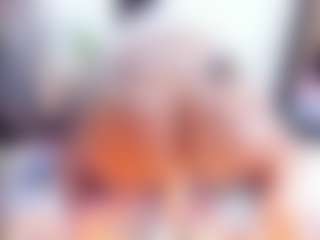 Live cam show with Laura Saenz - Shaved Pussy on intimatelivegirls.com