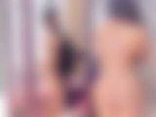 Live cam show with Laura Saenz - Fingering on TottyGirls