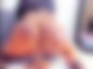 Live cam show with Laura Saenz - Oil on SquirtSoMuch