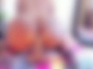 Live cam show with Laura Saenz - Shaved on Dare Cams