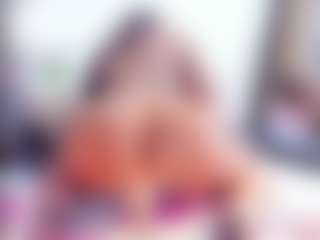 Live-Cam-Show mit Laura Saenz - Shaved Pussy auf Camsoda