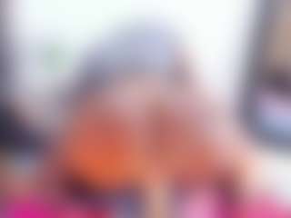 Live cam show with Laura Saenz - Ass Bouncing on camwithhim.com