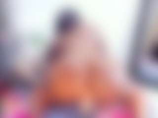 Live cam show with Laura Saenz - Oil on Camsoda