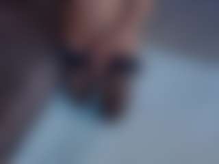 Live cam show with Sia-Storm - Spank Brown Hair on livesuperchat.net