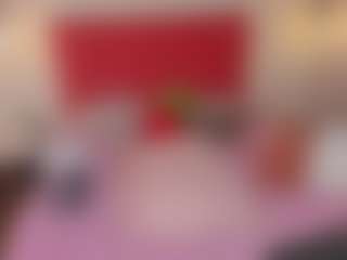 Live cam show with Caandace - Blonde Hair Curvy on Milfs Live