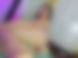 Live cam show with Dianamilf - Granny on Camsoda