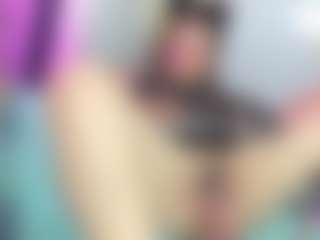 Live cam show with Dianamilf - Bedroom on Camsoda