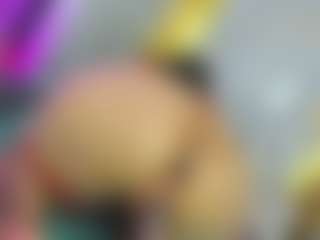 Live cam show with Dianamilf - Middle Aged on StripNow