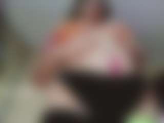 you-dreams MILF webcam performer live streaming
