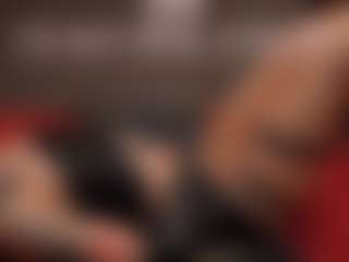 Live cam show with Nellene - Doggy on Hubzter Live