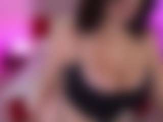 Live cam show with DaenerysDaen - Average on Soda Cam