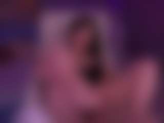 Live cam show with DaenerysDaen - Big Ass on Fit Hotties