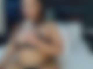 QueenNicky1 MILF webcam performer live streaming