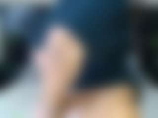 QueenNicky1 MILF webcam performer live streaming