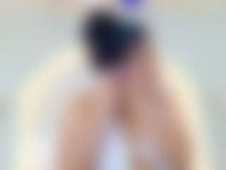 Live cam show with Antonella - Big Ass on StripNow