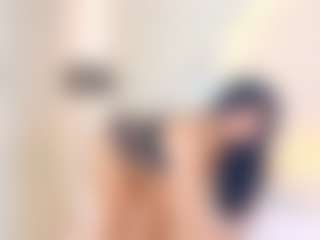 Live cam show with Antonella - Public on StripNow