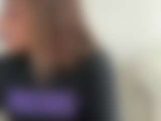 BellaSky's Live Sex Cam Show