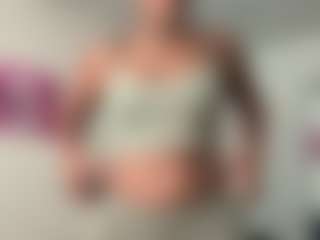 BellaSky's Live Sex Cam Show