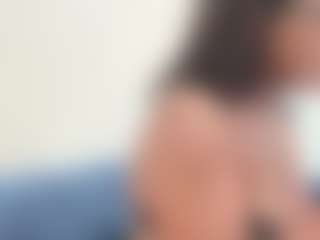 Live cam show with BellaSky - Fingering Ebony on boobsie.com