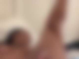 Live cam show with BellaSky - Bush on StripNow