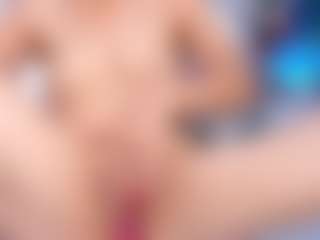 Live cam show with karlota-45 - Petite on AdultVida.com