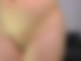 Live cam show with karlota-45 - Living Room on Camsoda