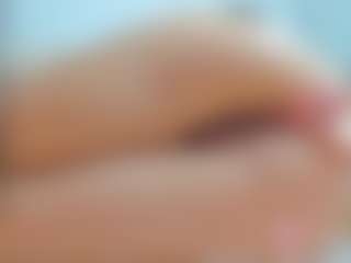 Live cam show with sarabecker - Green Eyes on StripNow