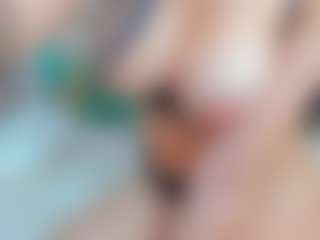 Live cam show with sarabecker - Green Eyes on Dolls Live