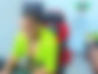 Live cam show with ambar-rose1 - Ebony Squirt on CamwithHer