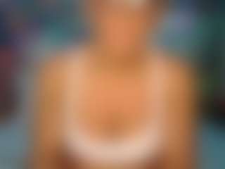 LottaLexi MILF webcam performer live streaming