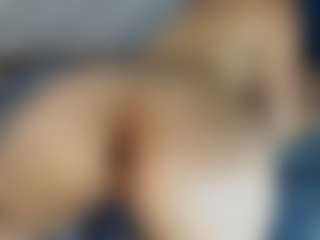 Live cam show with ISABEL - Latina MILF on StripNow | colombia